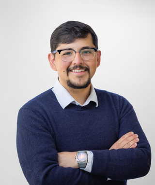 A portrait of Ricardo Iriarte